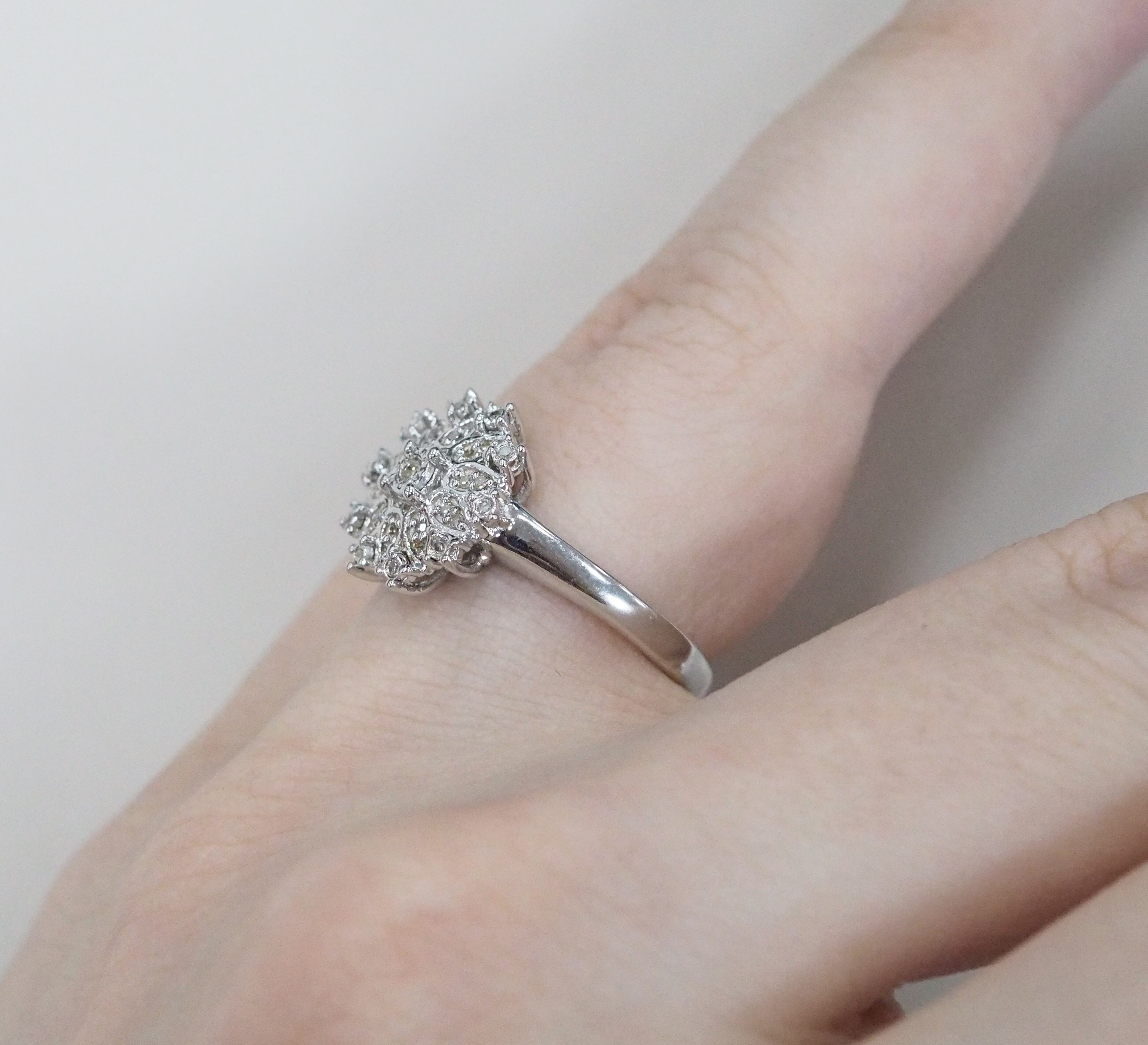 Серебряное кольцо с бриллиантами